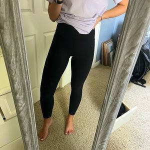 Women’s black elevate leggings w/ built-in sculpt